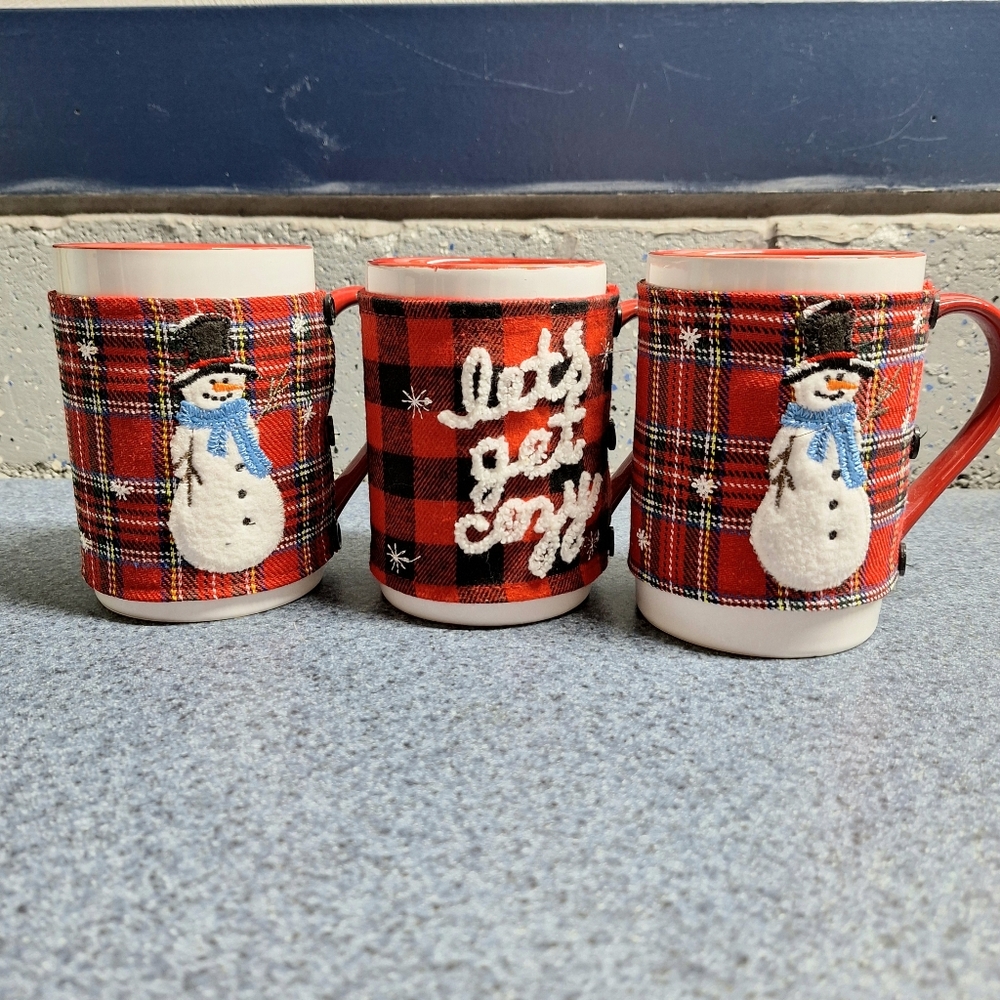 St.Nicholas Removable Festive Plaid Coozie Mug Set of 3, Porcelain